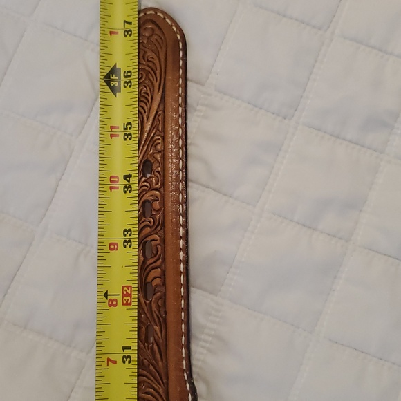 Sold - Tony Lama Belt 34 Tooled Floral Leather Western USA - Picture 5 of 8